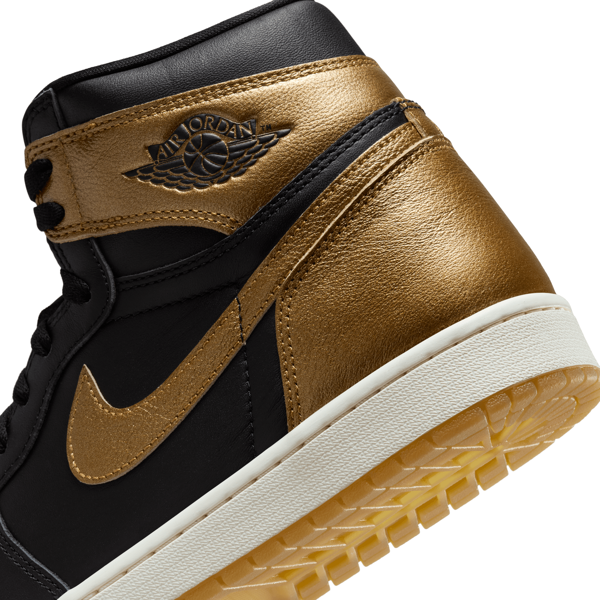 AIR JORDAN 1 RETRO HIGH OG "BLACK / METALLIC GOLD"