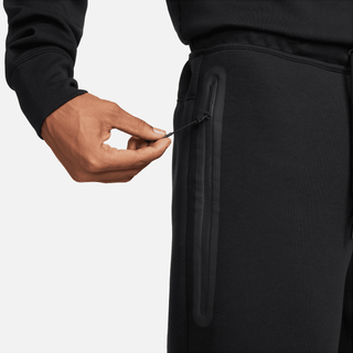 NIKE TECH FLEECE MENS SHORTS- BLACK