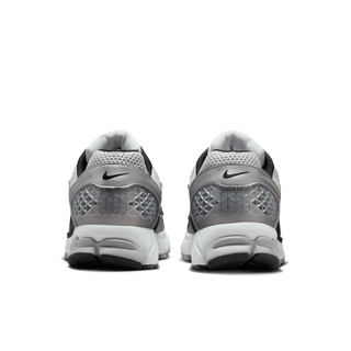 ZOOM VOMERO 5 - METALLIC SILVER / BLACK / PURE PLATINUM