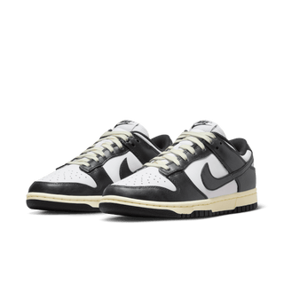 WMNS DUNK LOW VINTAGE "BLACK / WHITE"