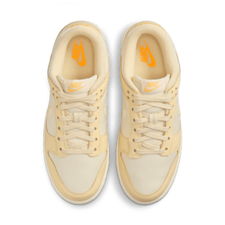 WMNS DUNK LOW - MUSLIN / TEAM GOLD / PALE IVORY