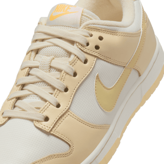 WMNS DUNK LOW - MUSLIN / TEAM GOLD / PALE IVORY