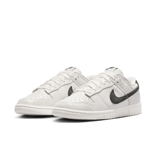 WMNS DUNK LOW SE "WHITE / BLACK"