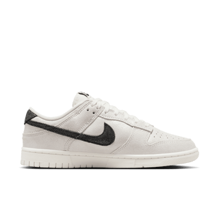 WMNS DUNK LOW SE "WHITE / BLACK"