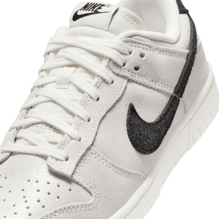 WMNS DUNK LOW SE "WHITE / BLACK"