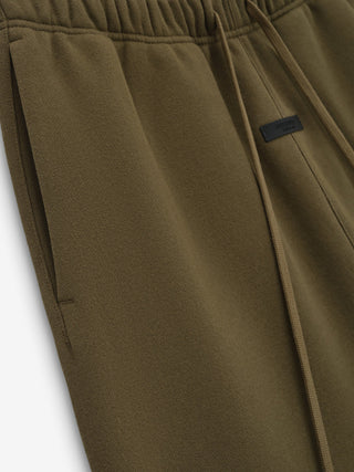 ESSENTIALS FLEECE ESSENTIAL SWEATPANT - OLIVE